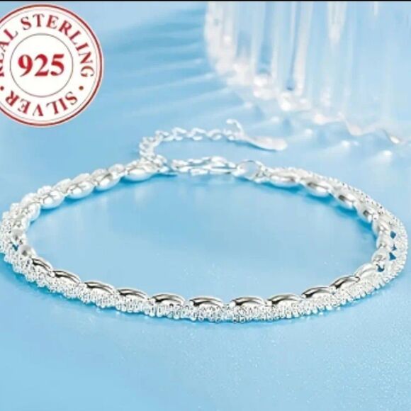 Elegant 925 sterling silver charm bracelet. - Picture 6 of 9